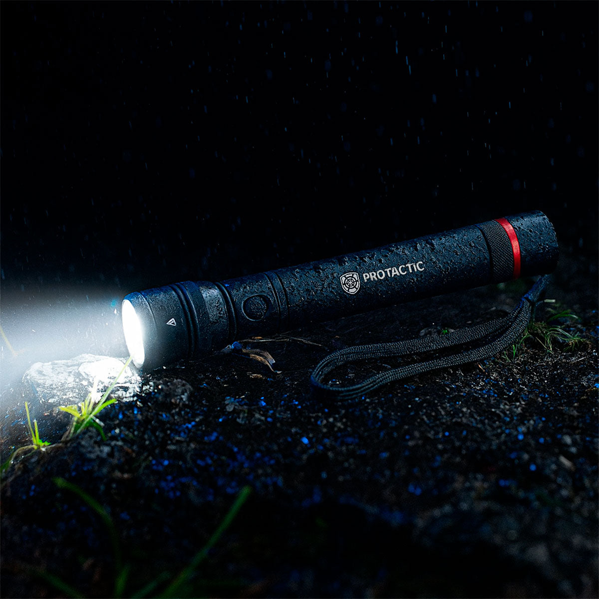FLASHLIGHT 940 LUMEN